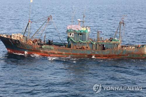 지난 7월 29일 인천 옹진군 백령도 남서방 약 57km약 31해리) 해점에서 중부지방해양경찰청 서해5도특별경비단에 나포된 불법조업어선인 중국 단동선적 단어포 A호. [서해5도특별경비단 제공]