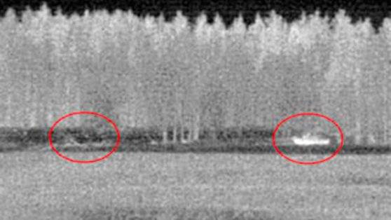 적외선 탐지 장비 화면에 나타난 모습. 왼쪽 원이 바라쿠다를 씌운 전차, 오른쪽 원이 안 씌운 전차. [사브]