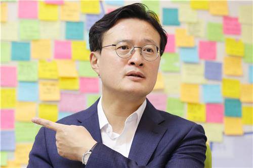 인터뷰하는 채현일 영등포구청장 [연합뉴스 자료사진]