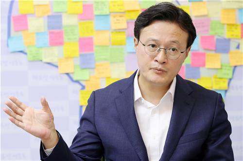 인터뷰하는 채현일 영등포구청장 [연합뉴스 자료사진]