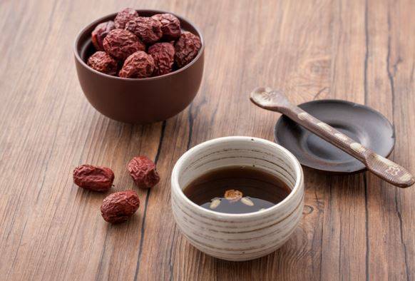 대추차, 도라지차, 두충차, 오가피차는 혈압을 내리거나 피로를 해소하는 등의 건강 효과를 낸다./클립아트코리아