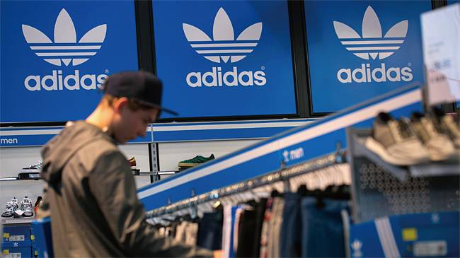 운동복을 넘어 일상복으로 소비되는 아디다스. 사진 블룸버그