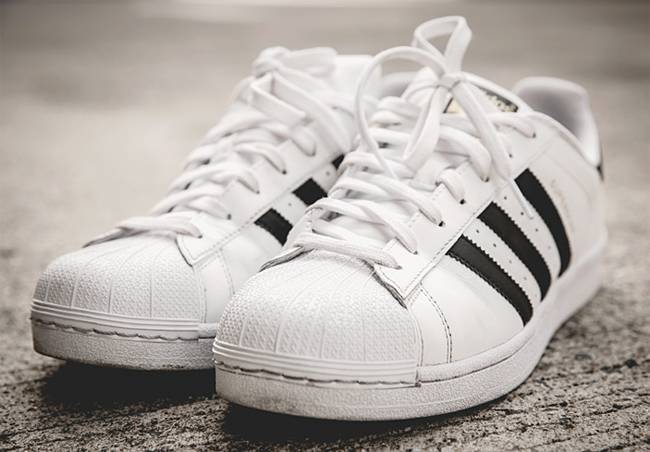 런디엠시가 즐겨 신어 대중적 인기를 끌었던 아디다스의 운동화 슈퍼스타.