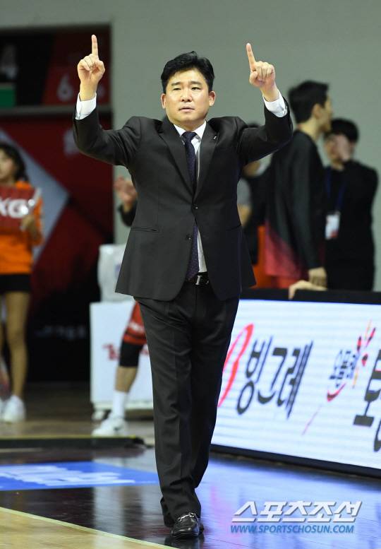 2018-2019 프로농구 안양KGC와 인천전자랜드의 경기가 22일 안양실내체육관에서 열렸다.  KGC 김승기 감독. 안양=최문영 기자  deer@sportschosun.com /2018.11.22/