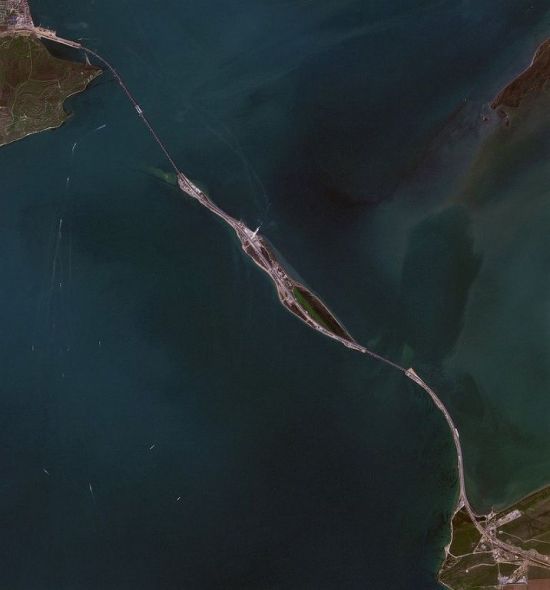 케르치반도와 러시아 크라스노다르 지방 사이의 케르치 해협에 놓인 '크림대교'의 모습(사진=위키피디아)