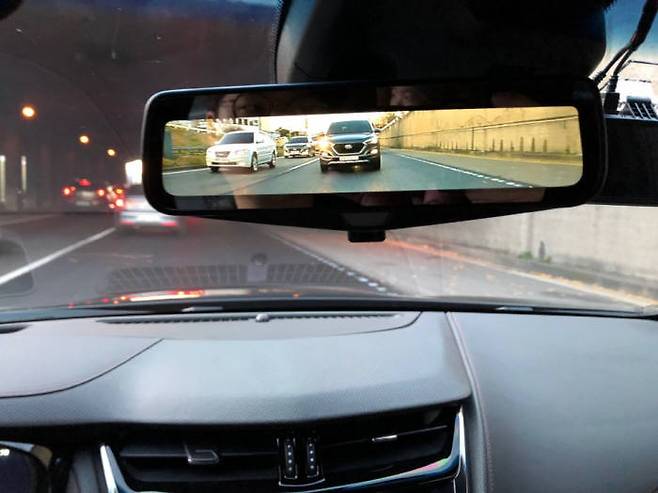 캐딜락 CTS 리어 뷰 카메라 미러.