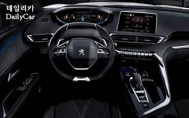 푸조 5008 (운전석 작은 스티어링 휠, 우주선 같은 분위기)