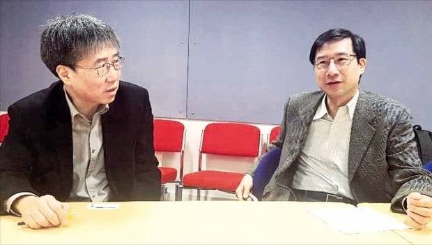장하준 케임브리지대 경제학과 교수(왼쪽)와 장하석 케임브리지대 과학철학 석좌교수는 한국 경제와 과학이 정치 논리에 휘둘리고 있다고 한목소리로 우려했다.  /정인설  특파원