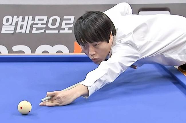3쿠션 ‘재야고수’ 안광준이 ‘2018 알바몬 코리아당구왕’ 3쿠션 왕중왕에 올랐다.  4차 대회 준우승 자격으로 왕중왕전에 진출한 안광준은 이번 대회 압도적인 기량으로 정상까지 내달렸다.(사진=빌리어즈TV)