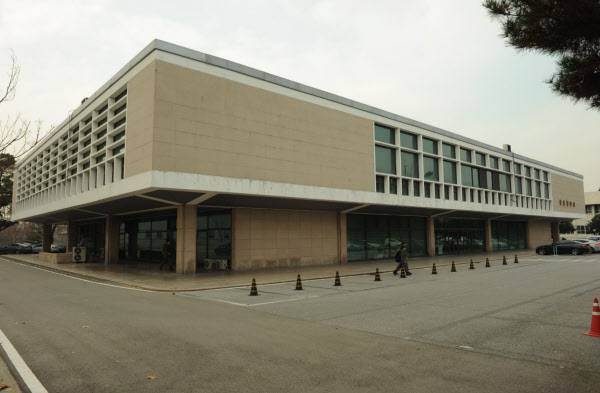 종로SK사옥, 서울 힐튼호텔 등을 설계한 김종성 건축가가 설계한 육사도서관. /육군사관학교 제공