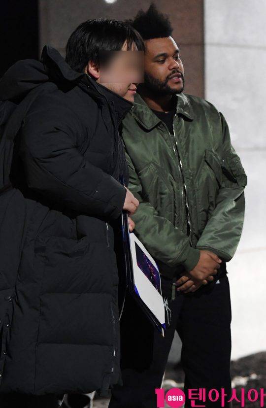 세계적인 R&B 스타 더 위켄드 (The Weeknd)가 13일 오후 내한공연 참석차 인도네시아 발리에서 김포국제공항을 통해 입국하고 있다.