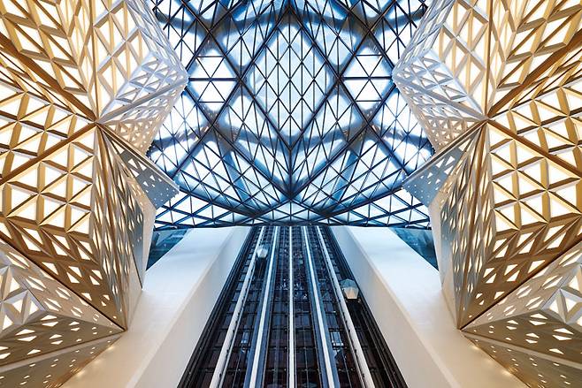 비정형화된 삼각형 패턴은 모르페우스의 상징과도 같다