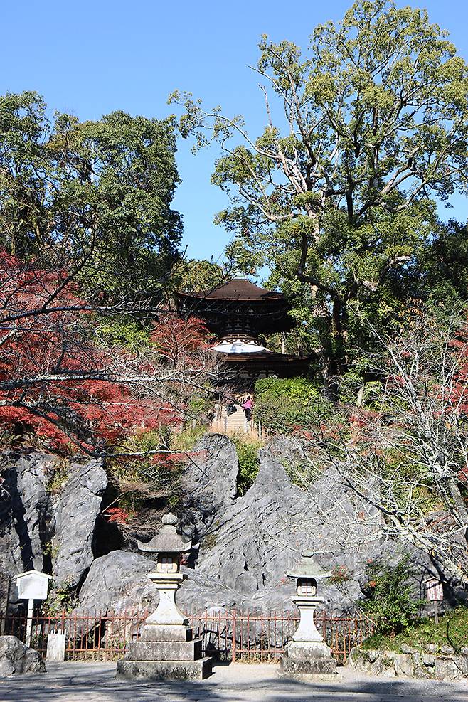 이시야마데라, 오미진구, 미이데라 등 시가현 오쓰시 일대에는 수백 수천년의 역사를 간직한 사찰과 신사도 많다.