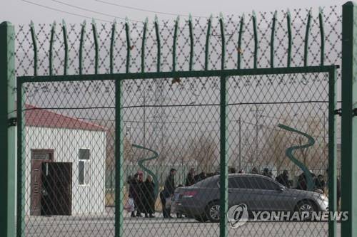중국 신장 지역 내 직업훈련시설 내 모습[AP=연합뉴스]