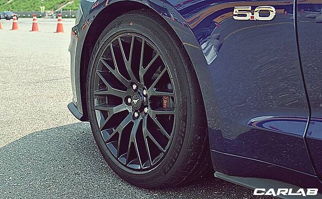 포드 머스탱 GT 19인치 휠