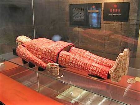 중국 한의 침략에 의해 멸망하기 전 남월왕이었던 조말의 무덤에서 나온 옥의. 권오영 교수 제공