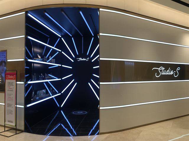 신세계면세점 강남점에 마련된 사진 촬영 공간 ‘스튜디오S’. 지난해 7월 오픈 당시 ‘SNS 스타들의 놀이터’로 새로운 랜드마크가 될 거라 예상했지만, 지난달 31일 이용객은 극히 적었다.