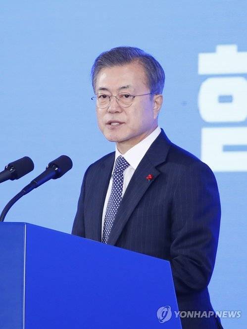 문 대통령, '더! 잘사는 안전한 평화로운 대한민국' (서울=연합뉴스) 배재만 기자 = 문재인 대통령이 2일 오전 서울 여의도 중소기업중앙회 그랜드홀에서 열린 2019 기해년 신년회에서 신년 인사말을 하고 있다.  scoop@yna.co.kr