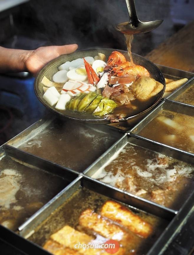 어묵, 새우, 소라, 문어, 한우 힘줄(스지) 등이 푸짐하게 들어간 '백광상회'의 부산식 '오뎅'. /양수열 영상미디어 기자