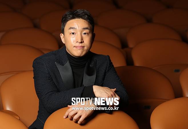 ▲ 롯데 손아섭이 SPOTV 스포츠타임과 신년 인터뷰를 한 뒤 포즈를 취하고 있다. ⓒ한희재 기자