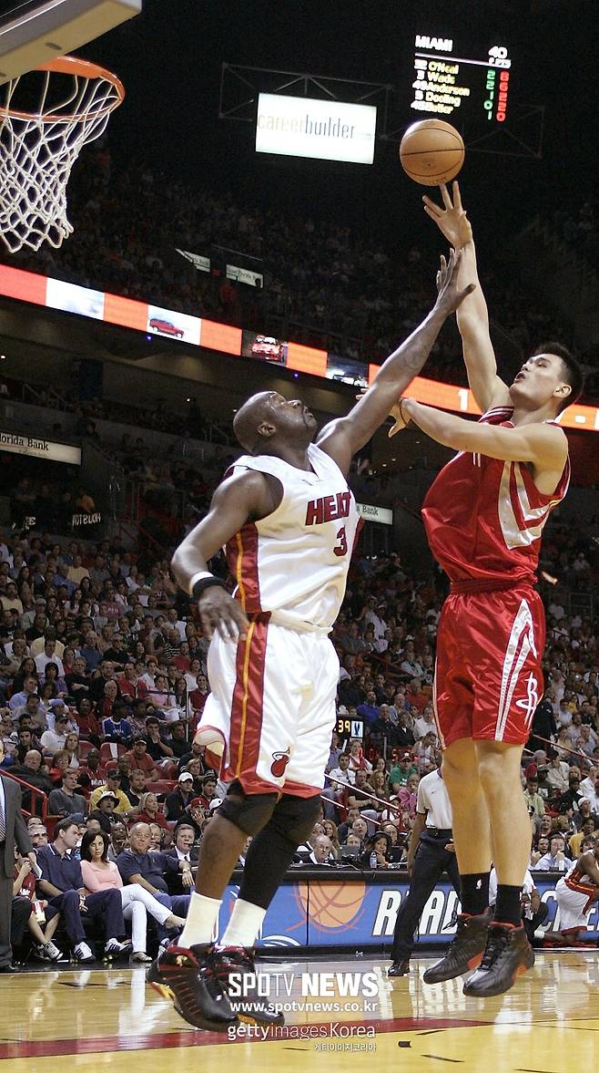 ▲ 샤킬 오닐과 야오밍(왼쪽부터).