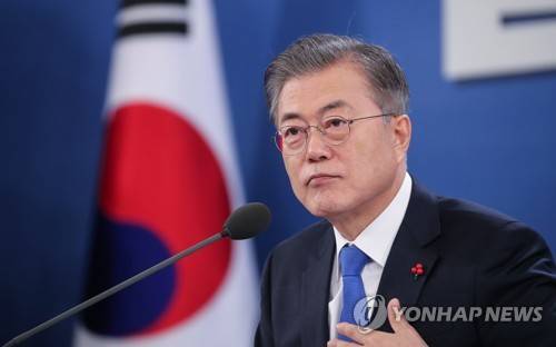 경제분야 질문에 답하는 문 대통령 (서울=연합뉴스) 황광모 기자 =  문재인 대통령이 10일 오전 청와대 영빈관에서 열린 2019년 신년 기자회견에서 경제 분야 질문에 답하고 있다.  hkmpooh@yna.co.kr