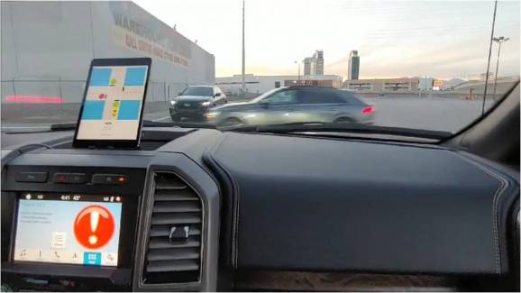 신호를 무시하고 주행하는 차량에 대한 경고 알림. [사진=정구민]