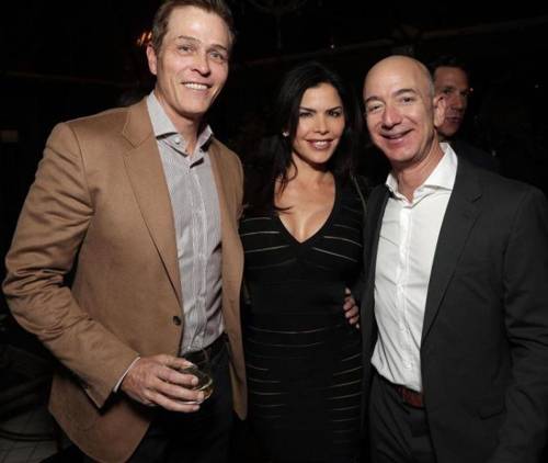 불륜설 보도된 베이조스(오른쪽)와 산체스(가운데) [야후 엔터테인먼트 캡처]