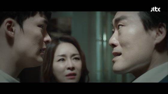부모와 갈등을 빚던 영재(왼쪽)는 서울대 의대에 합격한 뒤 잠적해버린다. [사진 JTBC]