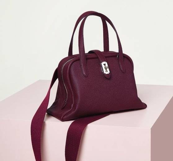 2009년 쿠론으로 성공 신화를 일으켰던 가방 디자이너 석정혜 대표가 지난 2018년 만든 '분크' 가방. 이 가방은 지난해 한해동안 60억원 어치가 팔렸다.