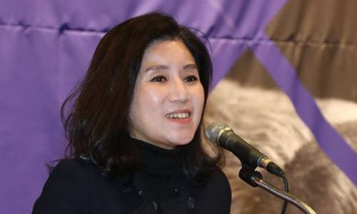 지난 2017년 11월 24일 서울 여의도 국회도서관 강당에서 열린 개고기 금지 입법 위한 국제 콘퍼런스에서 박소연 케어 대표가 인사말을 하고 있다. 연합뉴스