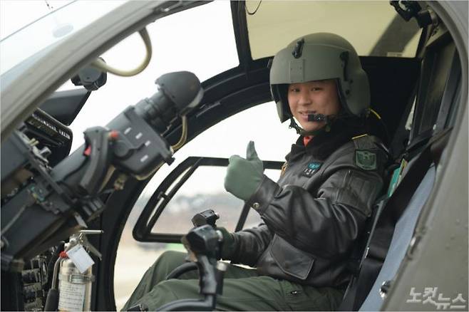 오지성 준위가 500MD 조종간을 잡고 있다. (사진=육군 제공)