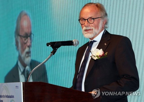 축사하는 미하엘 라이터러 주한 EU대표부 대사 [연합뉴스 자료사진]