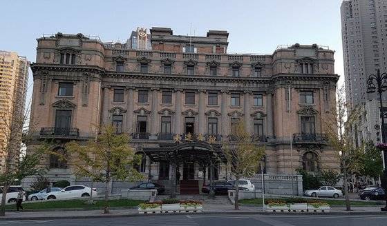 만철이 경영한 다롄의 야마토 호텔 현재 모습.