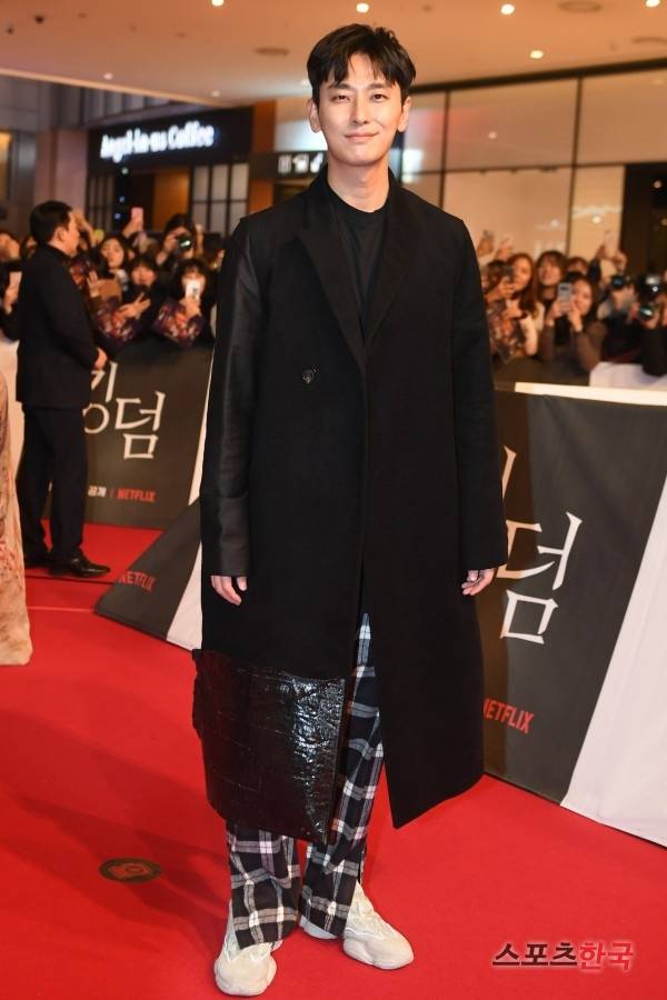 넷플릭스 드라마 '킹덤' 레드카펫 행사에 참석하고 있는 주지훈. 사진=장동규 기자 jk31@hankooki.com