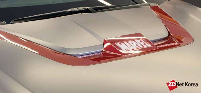 엔진 후드 쪽에 'MARVEL' 레터링이 새겨진 코나 아이언맨 에디션 (사진=지디넷코리아)