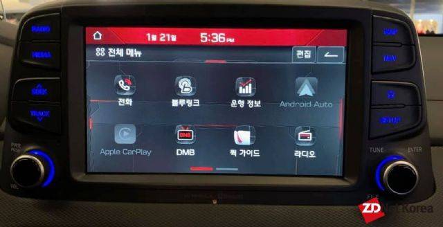 아이언맨 디자인 테마가 새겨진 코나 아이언맨 에디션 8인치 디스플레이 (사진=지디넷코리아)