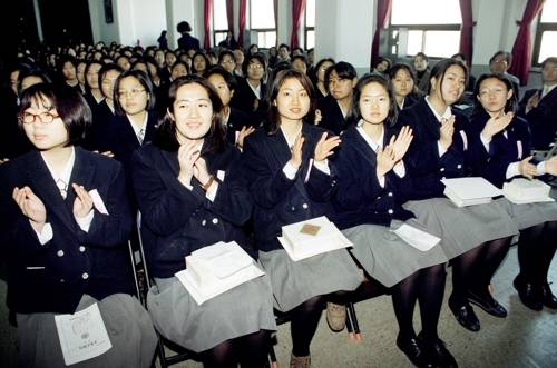 (서울=연합뉴스) 1996년 양천여고 졸업식[연합뉴스 자료사진]