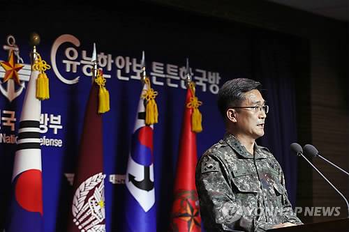 서욱 작전본부장, 일 초계기 근접비행 '명백한 도발행위' (서울=연합뉴스) 이지은 기자 = 서욱 합참작전본부장이 23일 오후 국방부에서 긴급 기자회견을 열고 우리 해군 함정을 향한 일본 해상자위대 초계기의 근접 위협비행을 강력히 규탄하고 있다.  jieunlee@yna.co.kr