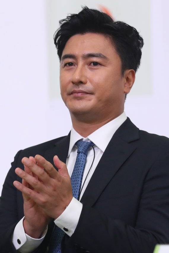 ▲ 모친∙외삼촌과 관련된 '빚투' 보도에 안정환씨가 "씁쓸하다"고 전했다. / 사진=연합뉴스