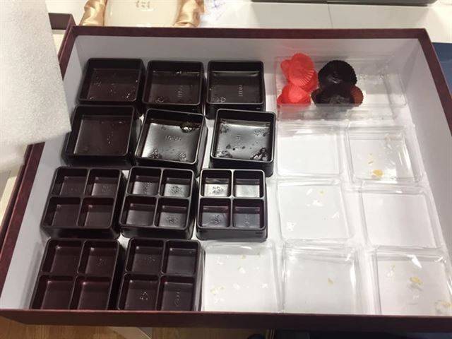 녹색연합이 23일 청와대에서 설 선물을 받았다며 '과대포장의 나쁜 예'라고 사회관계망서비스(SNS)를 통해 비판했다.  녹색연합 페이스북