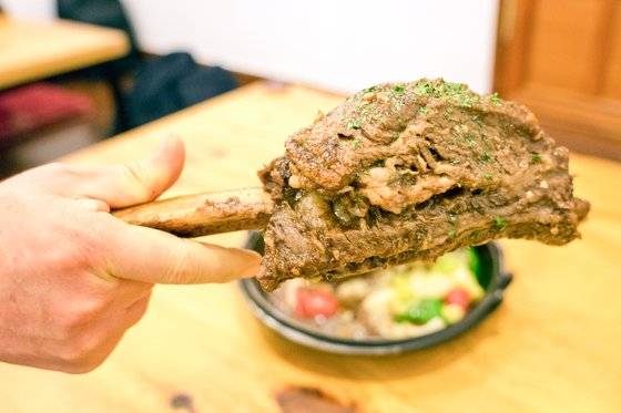 어른 팔뚝만 한 북막골의 구석기 갈비. 백종현 기자