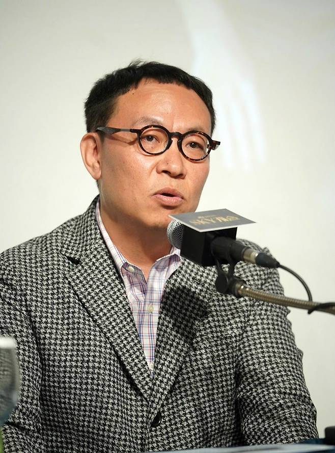 JTBC 'SKY 캐슬'의 연출을 맡은 조현탁 감독이 31일 오후 서울 마포구 서울가든호텔에서 열린 기자간담회에서 취재진 질문에 답하고 있다. (사진=JTBC 제공)
