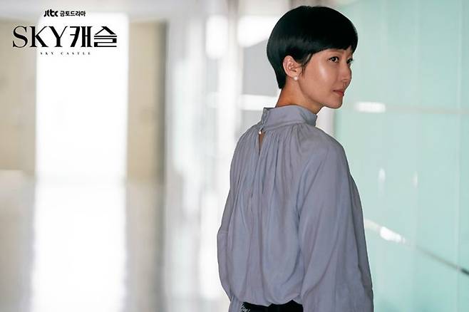 조현탁 감독은 이 드라마의 출발이 되어 준 염정아에게 고마움을 전했다. (사진=JTBC 제공)
