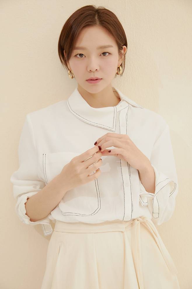 배우 이솜.유니클로 제공사진.