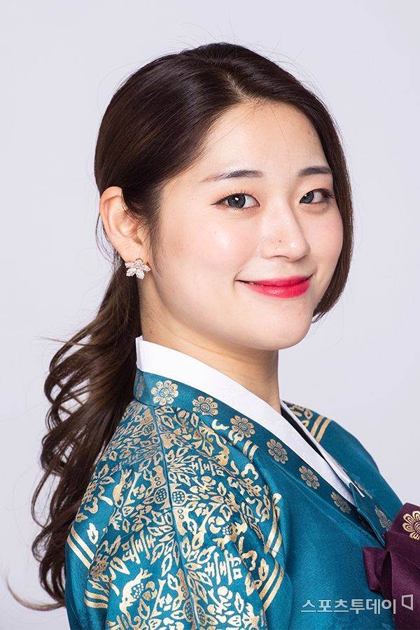 스포츠투데이 편집국을 찾은 김지민 치어리더