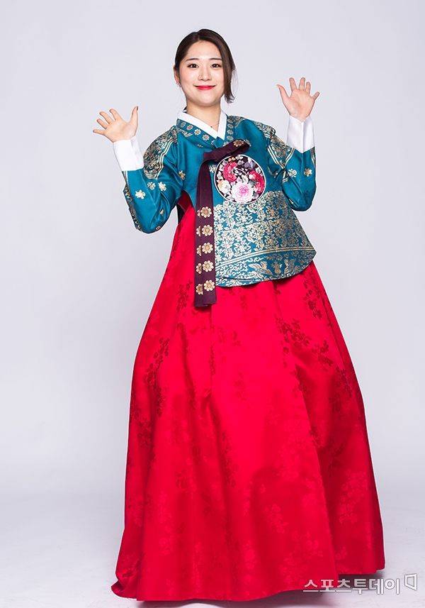 스포츠투데이 편집국을 찾은 김지민 치어리더