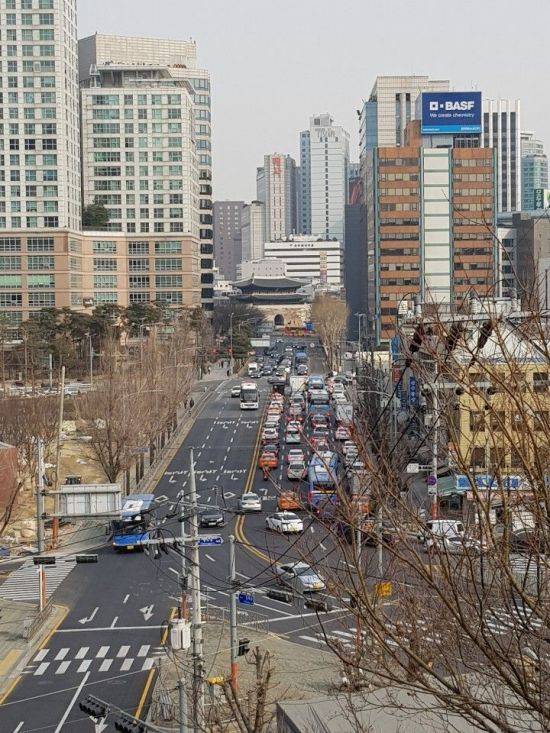 약현성당에서는 숭례문이 바로 보입니다. 처형장과 숭례문을 함께 내려다 볼 수 있는 성당의 위치가 절묘합니다. [사진=김종화 기자]
