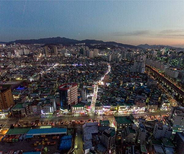 ⓒ시사IN 신선영 지난해 12월7일 드론으로 촬영한 대림동 일대 저녁 풍경.