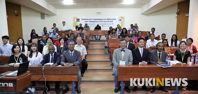 2016년부터 매년 1월 대한세포병리학회 회원인 의대교수들이 아프리카 마다가스카르를 방문하여 교육을 실시하고 있다.